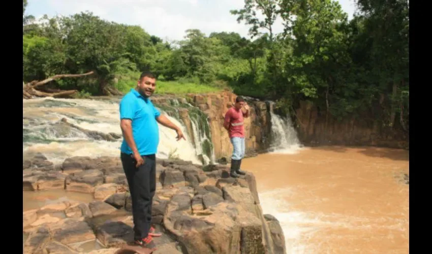La gente, aunque a veces no se baña, va  a ver el lugar.