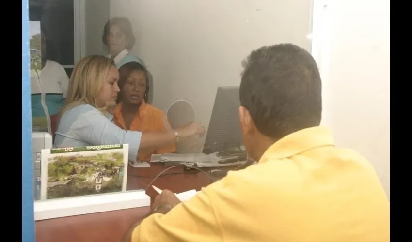 Pague en las cajas autorizadas. Foto: Ilustrativa