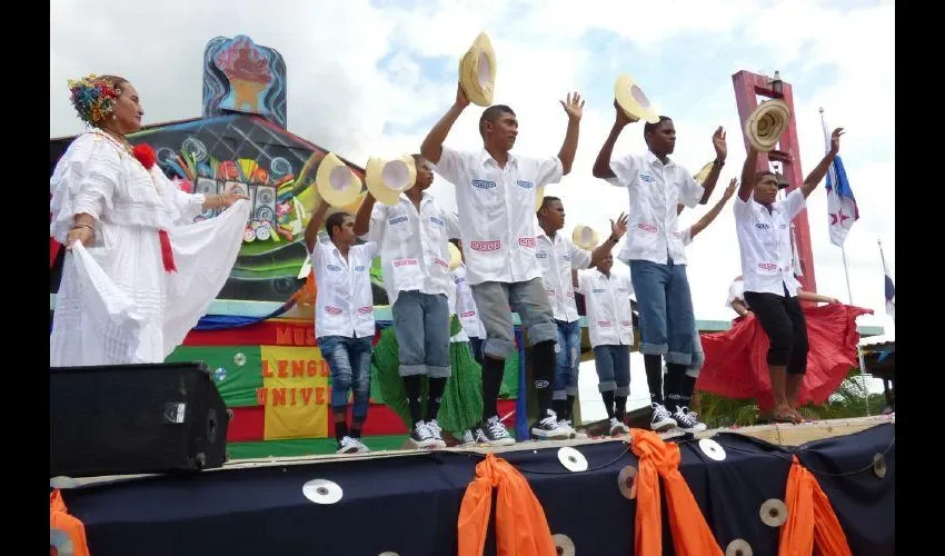 Los bailes típicos no podían faltar.