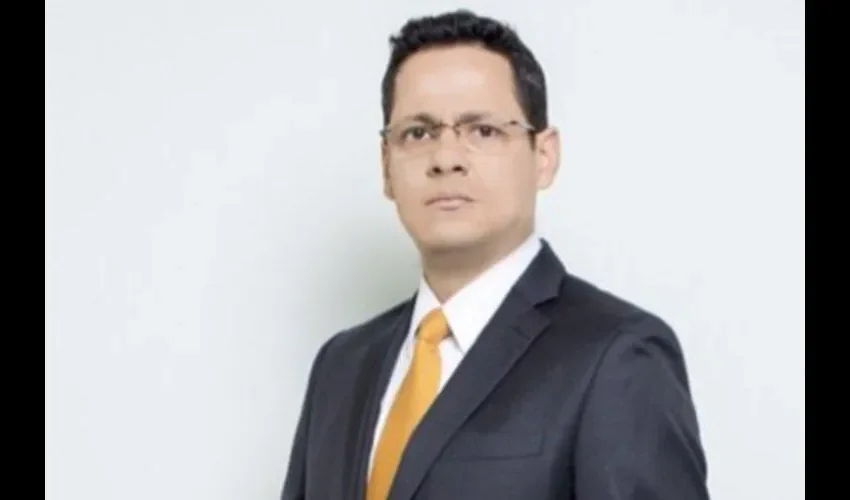 "Considero que no está claro el mensaje. La gente ha interpretado que es abuso poner a los hijos a realizar oficios en casa, cuando muchos de nosotros lo hacíamos durante nuestra infancia. Ahora, los voceros del Gobierno han salido en redes a explicar la pieza y cuando los creativos de un comercial tienen que salir a explicar el concepto de una cuña, es porque fallaron en la elaboración de la misma. Es como ver a un caricaturista explicando una caricatura", explicó el Mr. Exclusivas.