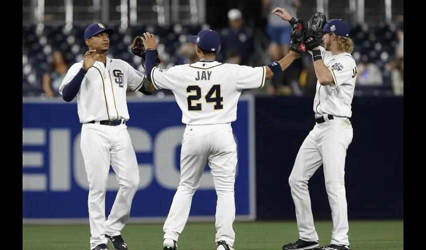 Christian Bethancourt, con los Padres de San Diego, y Carlos Ruiz, con los Filis, los jugadores de cuadro. AP