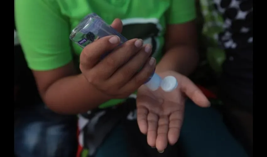 vacunaciones y mascara para prevenir el ah1n1 en el hospital de tocumen y javon alcoholado para mas proteccion