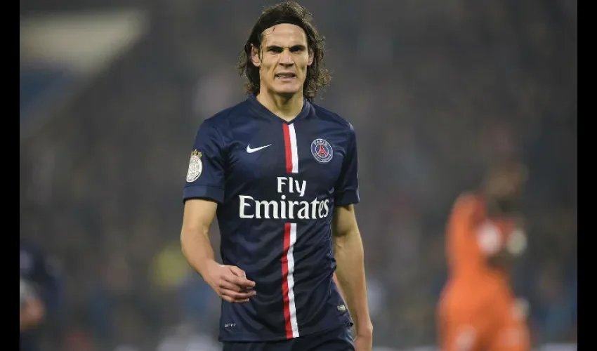   Cavani manifestó que el PSG le ha expresado su voluntad de seguir contando con él. Foto:EFE