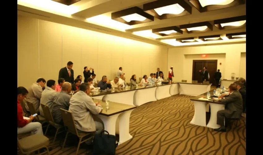 Reunión entre gremios magisteriales y gobierno 