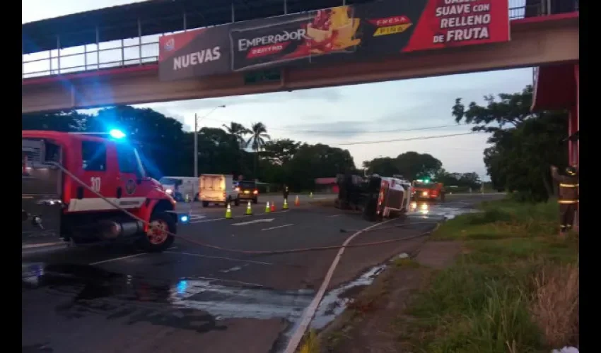 Camión se vuelca en Penonomé 
