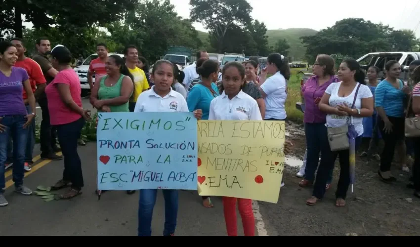 Protestan en la Escuela Miguel Alba de Veraguas