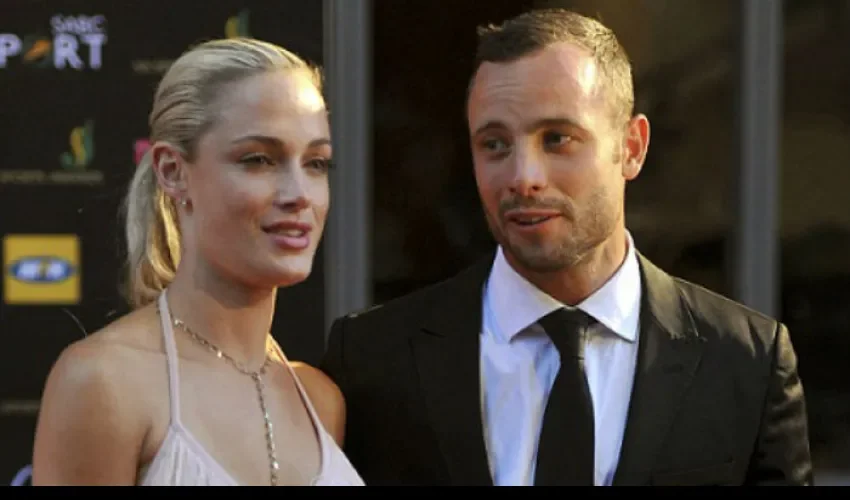 Pistorius (dcha.) tuvo una relación larga Reeva Steenkamp.