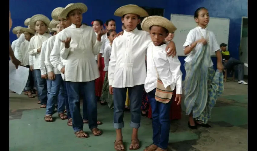 Celebran concurso de la  basquiña y la mejor coleta