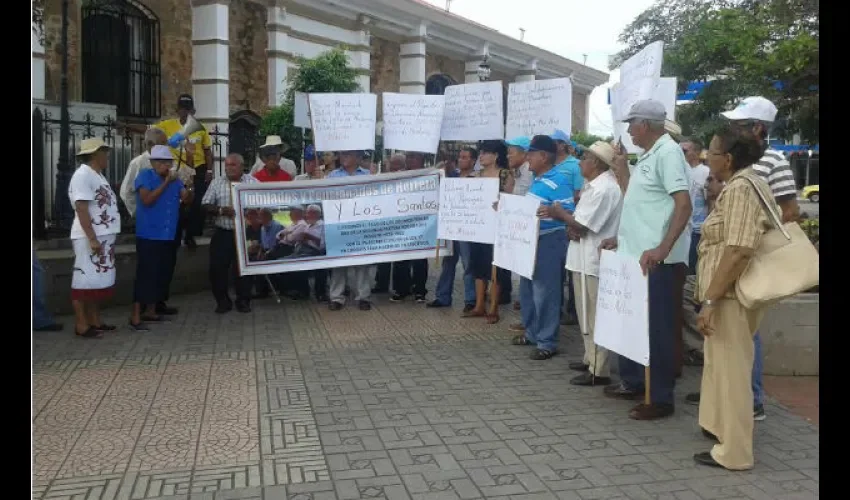 Jubilados y pensionados protestan en Herrera