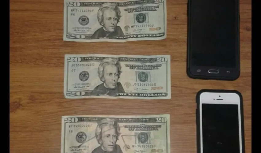 Capturan a dos sujetos con billetes falsos en Las Tablas