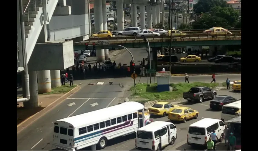 Protesta en el puente vehicular de San Miguelito 