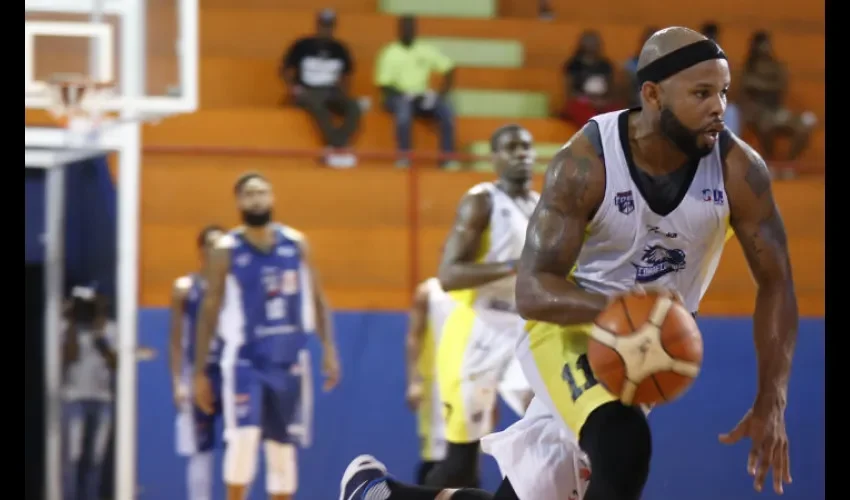 Isaac St. Rose, figura de los Correcaminos de Colón