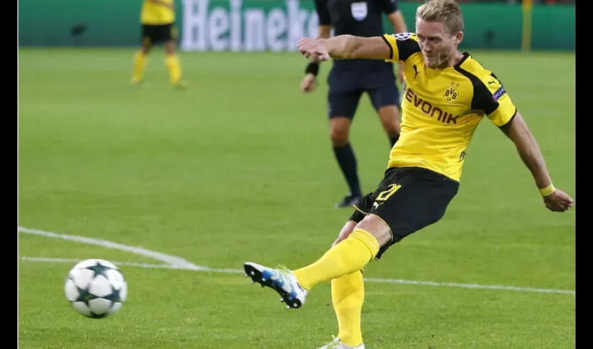Andre Schurrle saca su potente disparo para anotar el empate./ Foto AP