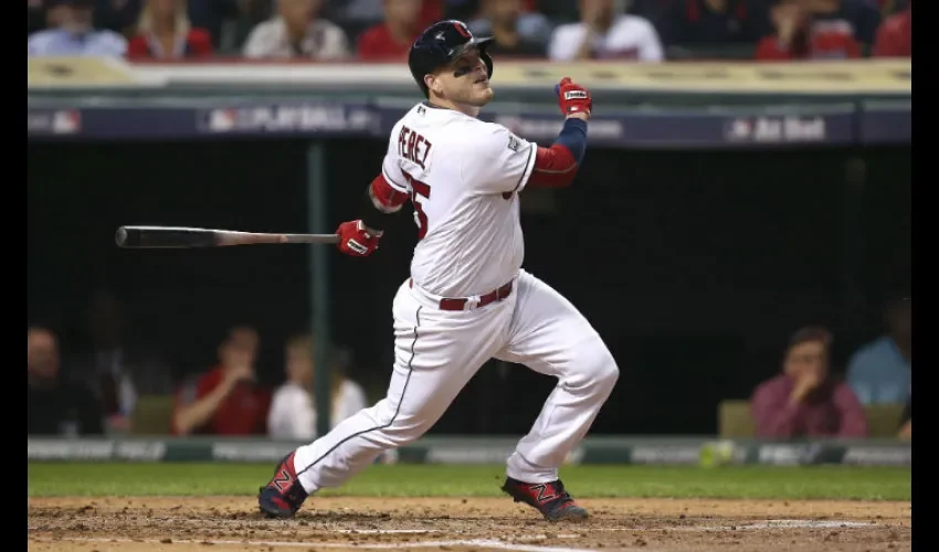 El boricua Roberto Pérez  suena su jonrón./ Foto AP