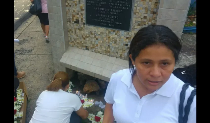 Familiares y sobrevivientes del bus incendiado  8B-06