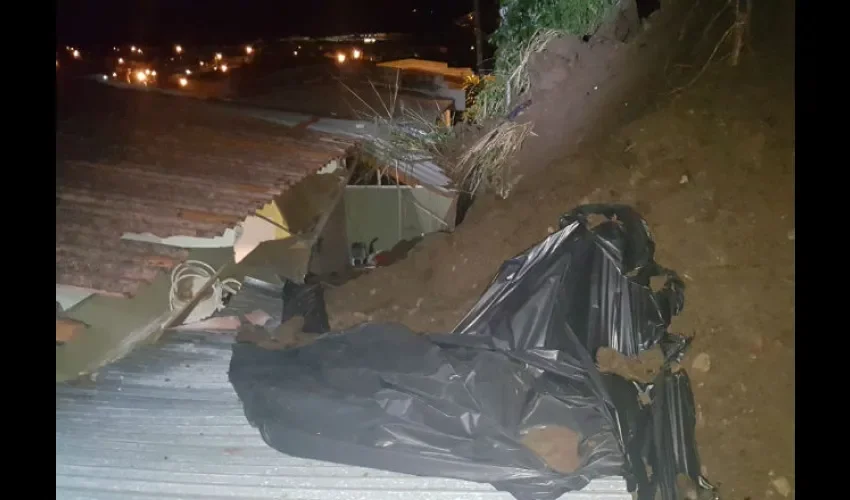 Derrumbe en Condado del Rey 