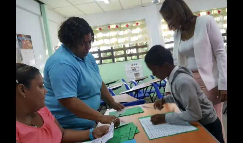 Pago de beca del IFARHU