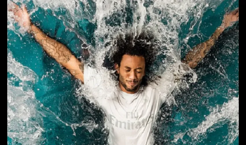 La equipación está hecha de restos de plástico marino. 