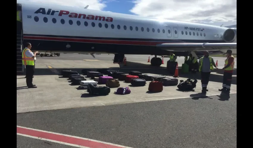 Evacúan un avión en aeropuerto de Costa Rica por broma 