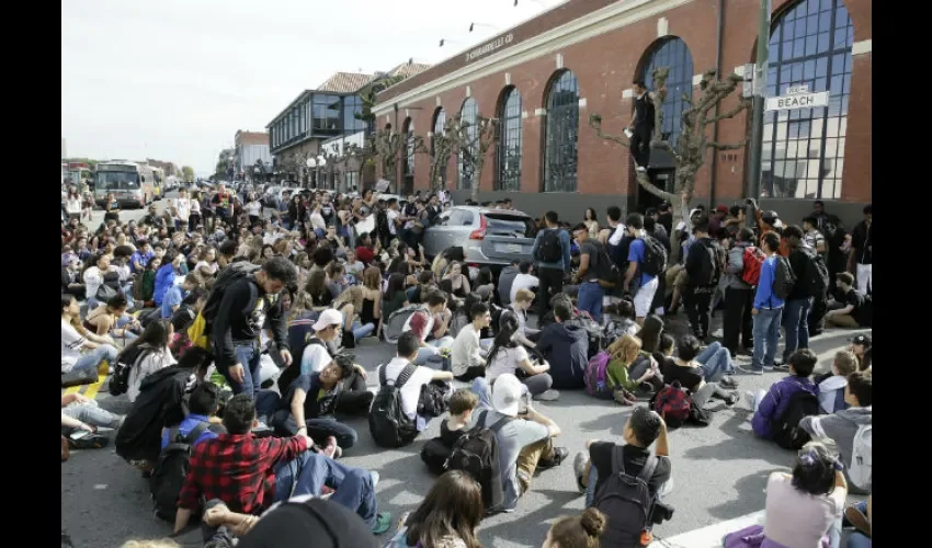 Protestan contra Trump en California 