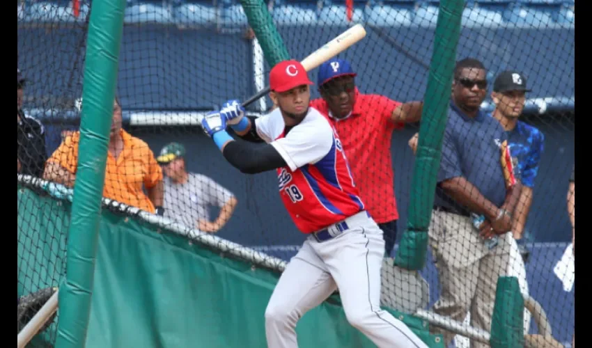 Lourdes Gurriel realizó en septiembre una demostración para todos los equipos de Grandes Ligas en Panamá. / Foto Archivo