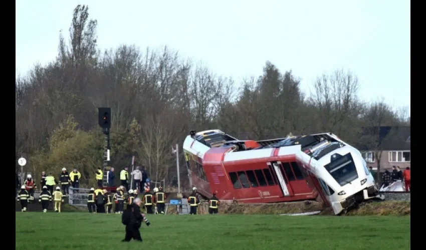 Tren choca en Holanda 