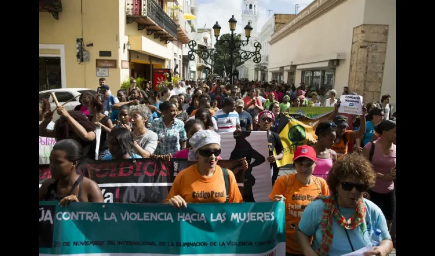 Santo Domingo marchan contra penalización del aborto