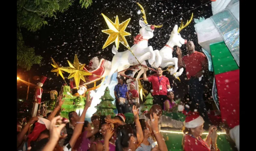 Desfile navideño en San Miguelito