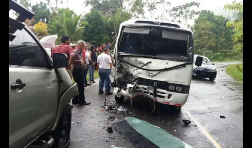 Accidente de tránsito en  la carretera entre Almirante y Chiriquí Grande
