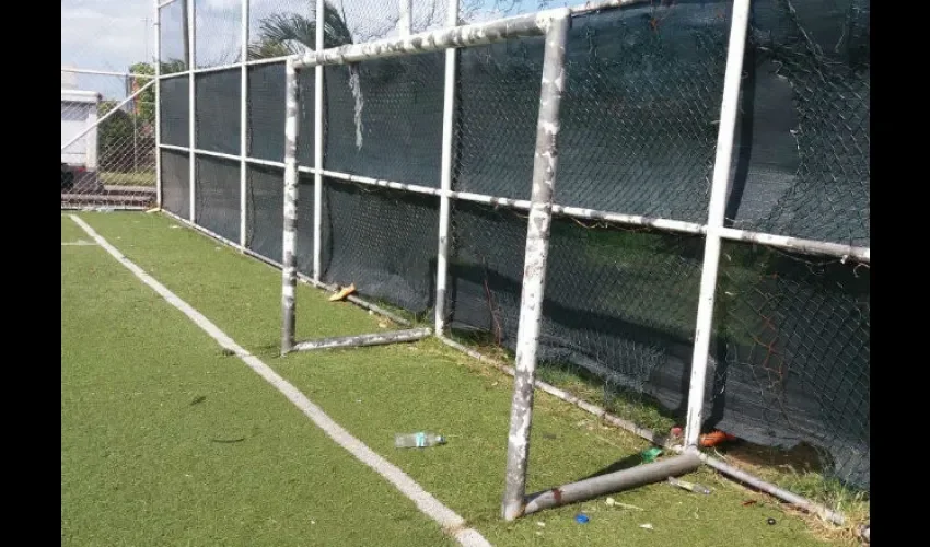 Cancha sintética en Colón 