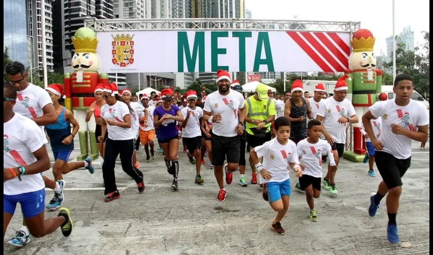 Carrera navideña 5K en la Cinta Costera