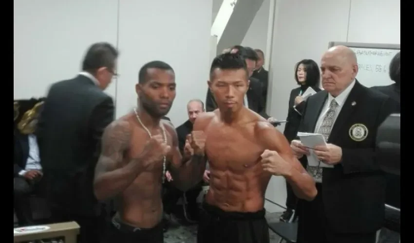 Corrales y Uchiyama en el pesaje oficial./ Foto Cortesía