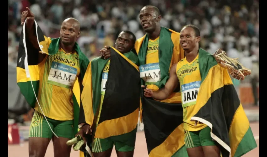 Equipo de atletismo de Jamaica que ganó el relevo 4x100 en Beijing 2008./ Foto AP