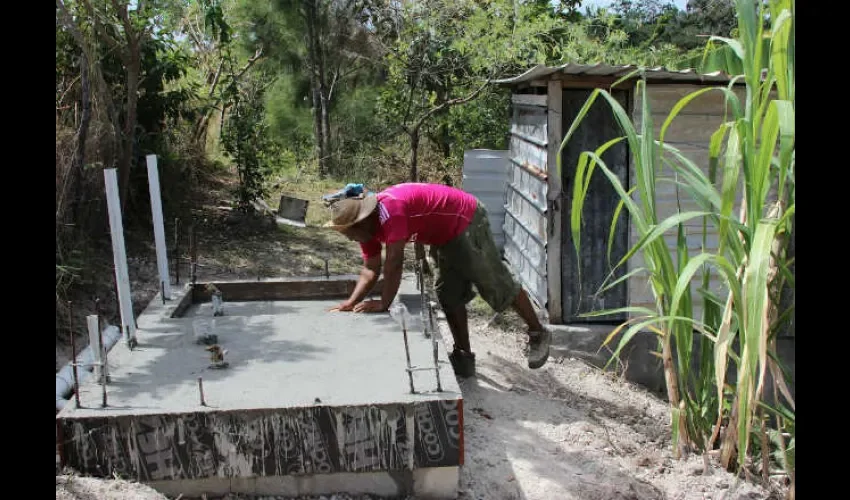 Construyen baños en  Panamá Oeste