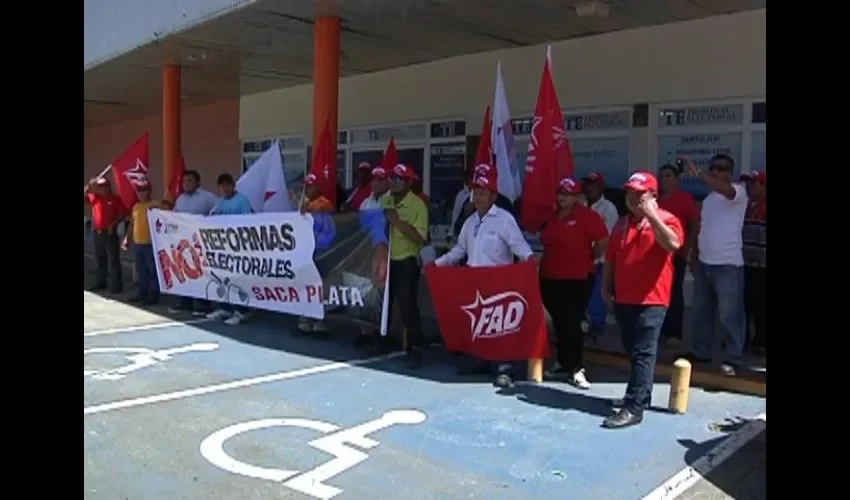 Protesta por reformas electorales en Bocas 