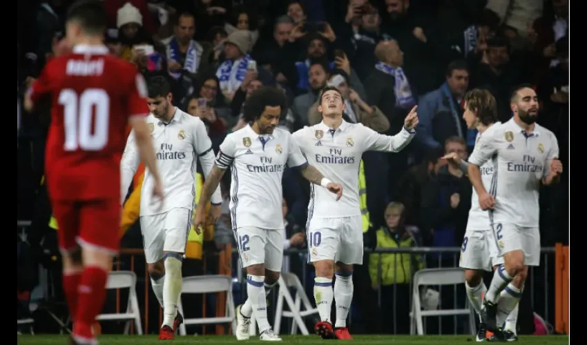 James Rodríguez celebra una de sus dos anotaciones./ Foto AP