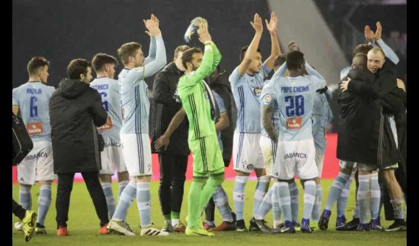 Jugadores del Celta de Vigo celebran su victoria./ Foto AP