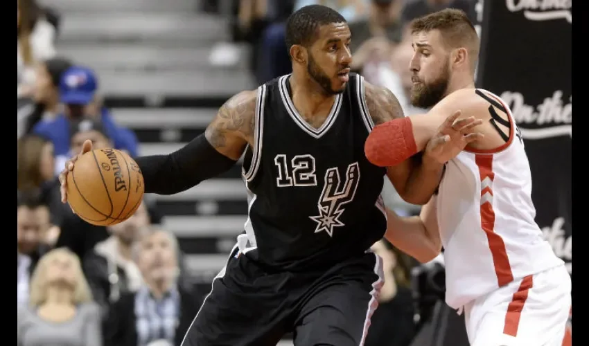  LaMarcus Aldridge lideró a los Spurs con 21 puntos./ Foto AP