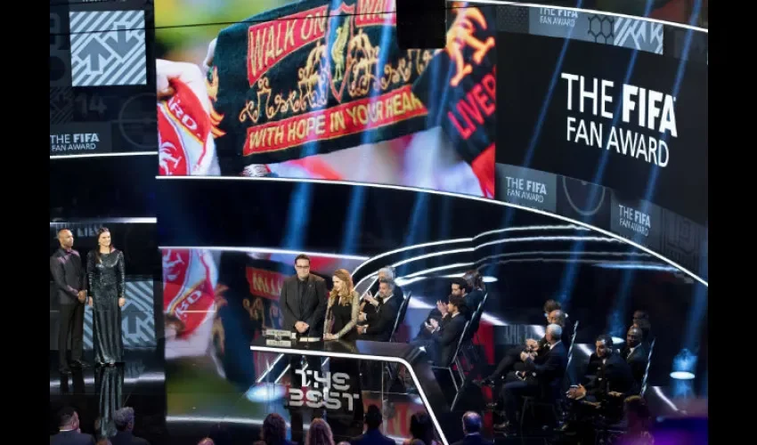 Seguidores del Liverpool y del Borussia Dortmund