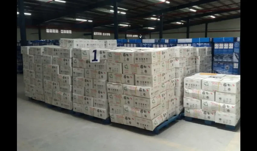 Decomisan mercancía en Colón 