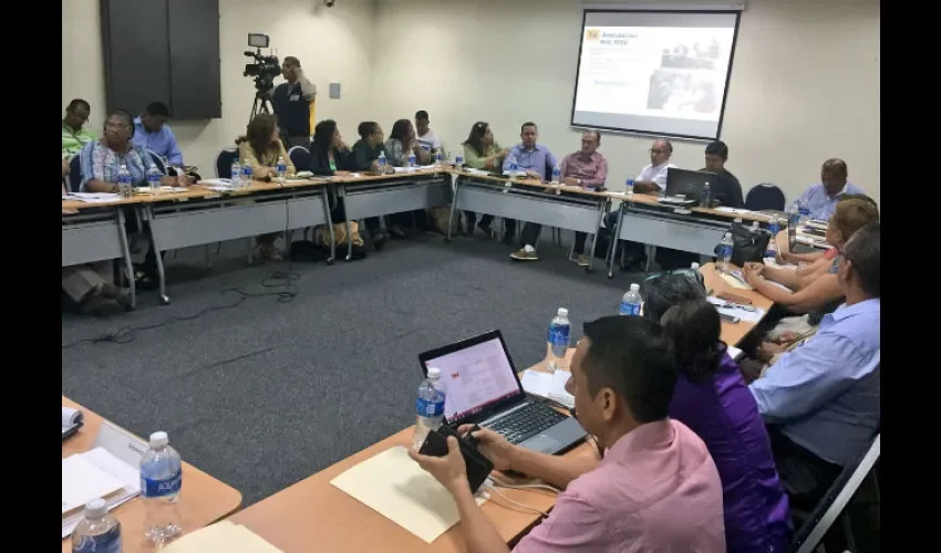 Diálogo bilateral del Meduca y educadores 