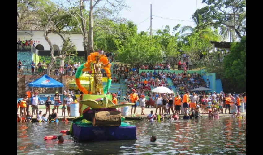 Carnaval en el balneario de Las Mendozas en Coclé 