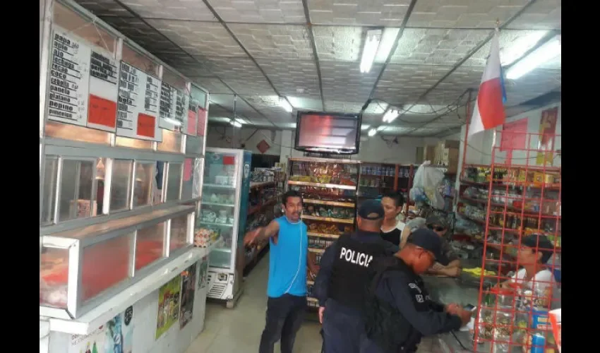 Roban minisúper de Colón 