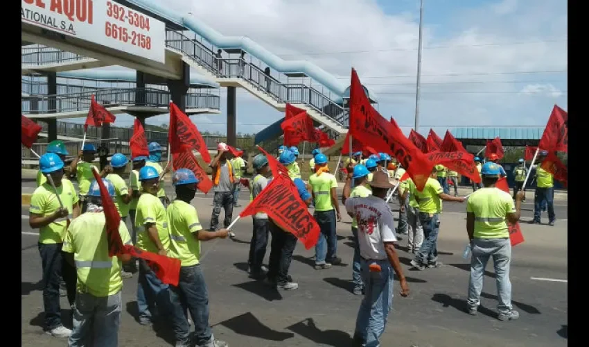 Suntracs protesta en la vía Chitré- Las Tablas