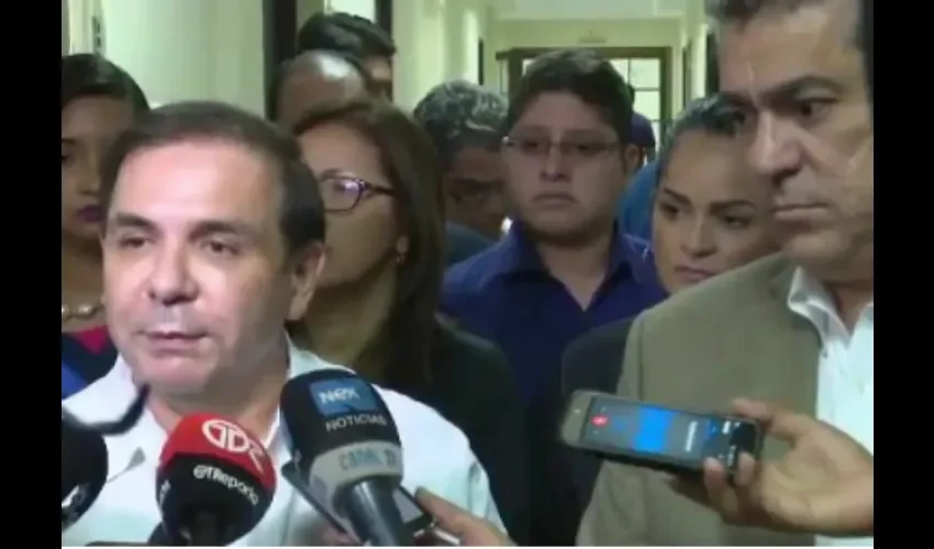 Médicos suspenden paro
