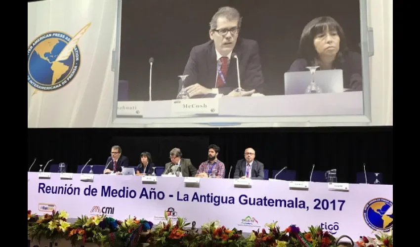 Sociedad Interamericana de Prensa  durante una reunión en Guatemala
