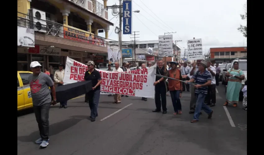 Protestan en Chiriquí por sus décimos atrasados  