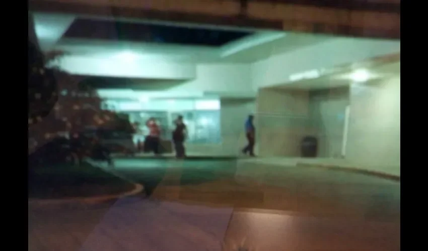 El hombre recibió  5 impactos de bala