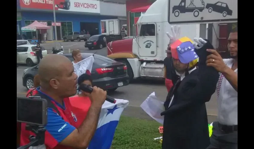 Protestan en la vía Ricardo J. Alfaro y piden control migratorio. 