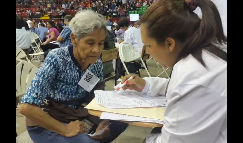 Censo de salud  en la  arena Roberto Durán